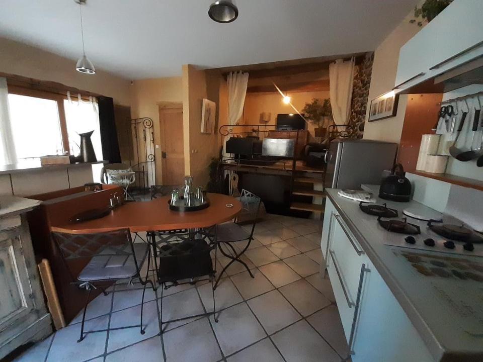 Joli Loft Dans Village Pittoresque Péret Exterior foto